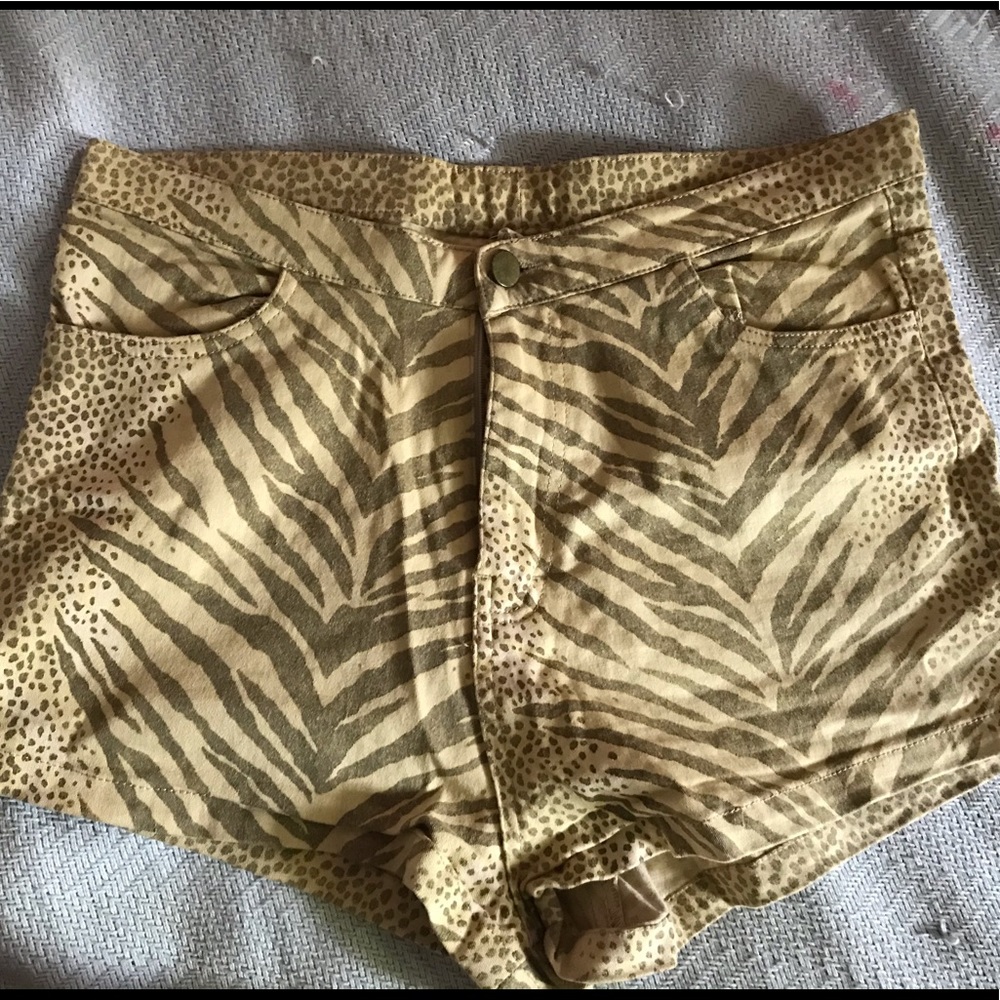 UFT/SWAPS Spell Savanah Shorts